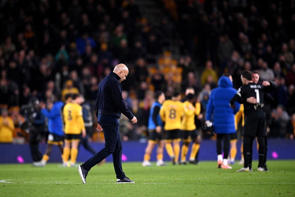 b体育app下载-47岁利物浦主帅呆立 赛季5次遭补时绝杀 1-2仍嘴硬：没给对手机会